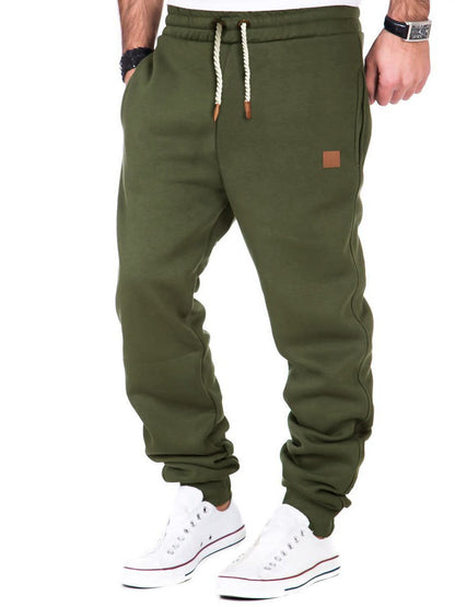 Herren bequeme Freizeit-Jogginghose mit elastischem Bund und praktischen Taschen BerlinGlamour. 
Her ist ein Stil, der die Herren bequemt, elastisch und praktisch macht