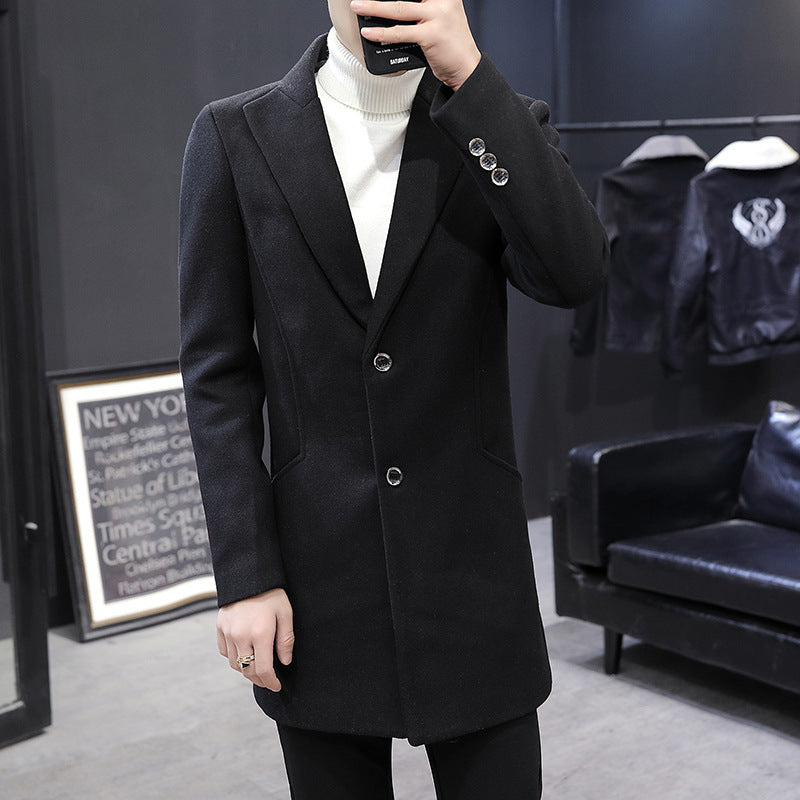 Ein eleganter Wollmantel mit modernem Schnitt und praktischen Taschen BerlinGlamour wäre eine großartige Ergänzung für jeden, der nach Stil und Eleganz sucht.