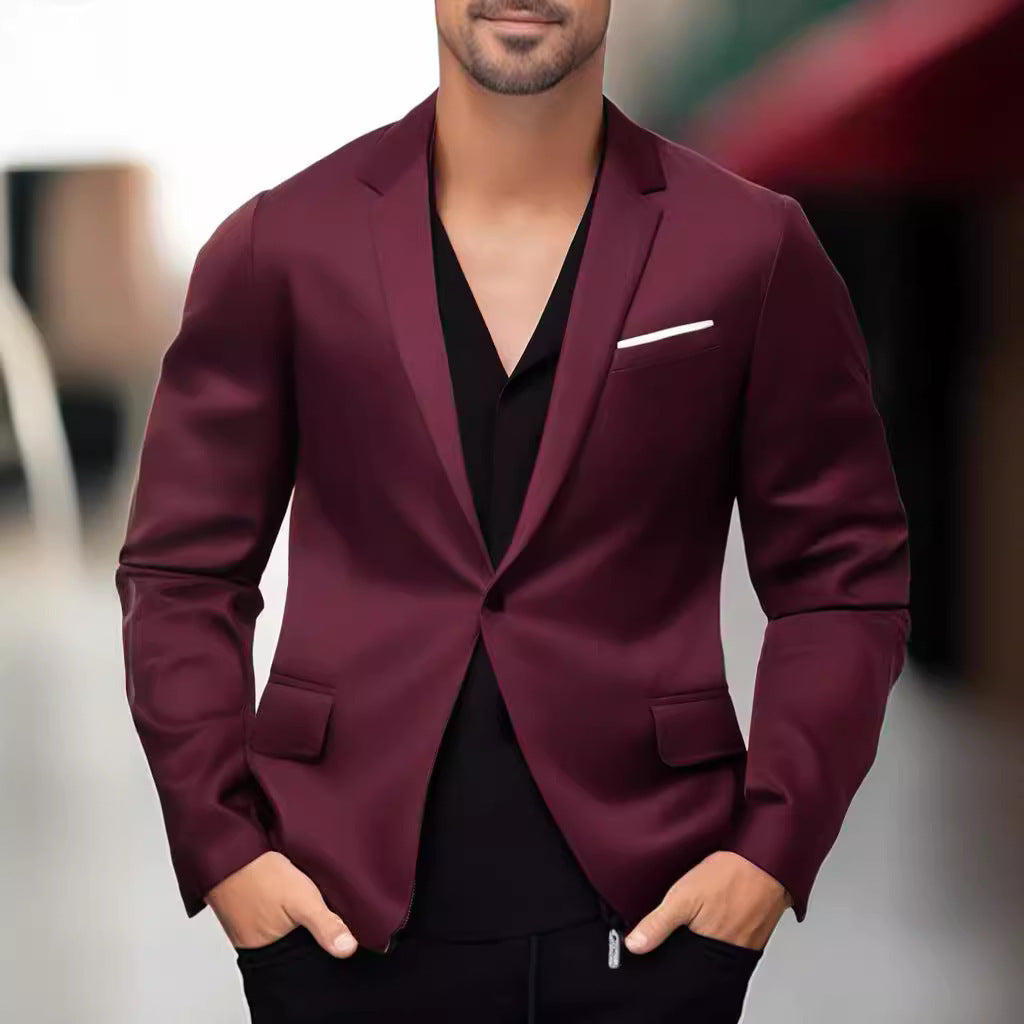 Ein eleganter und stilvoller Blazer mit farblich abgesetztem Revers Berlin-Glamour.
