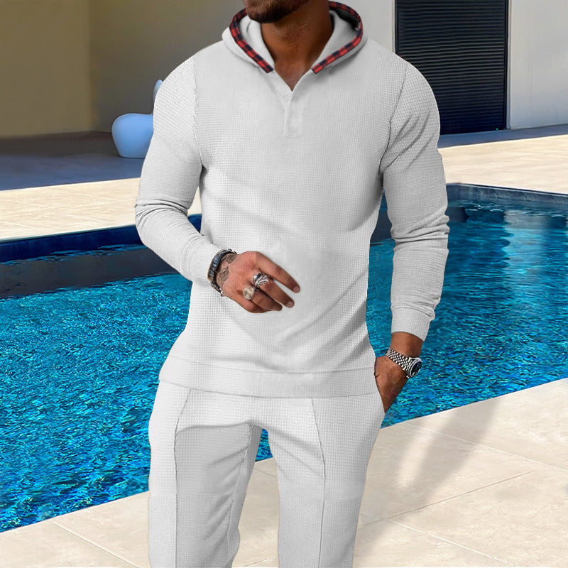 ein Beispiel für einen Titel: Sportlicher Herren Hoodie mit Karodetails und passtgenauen Jogginghose BerlinGlamour