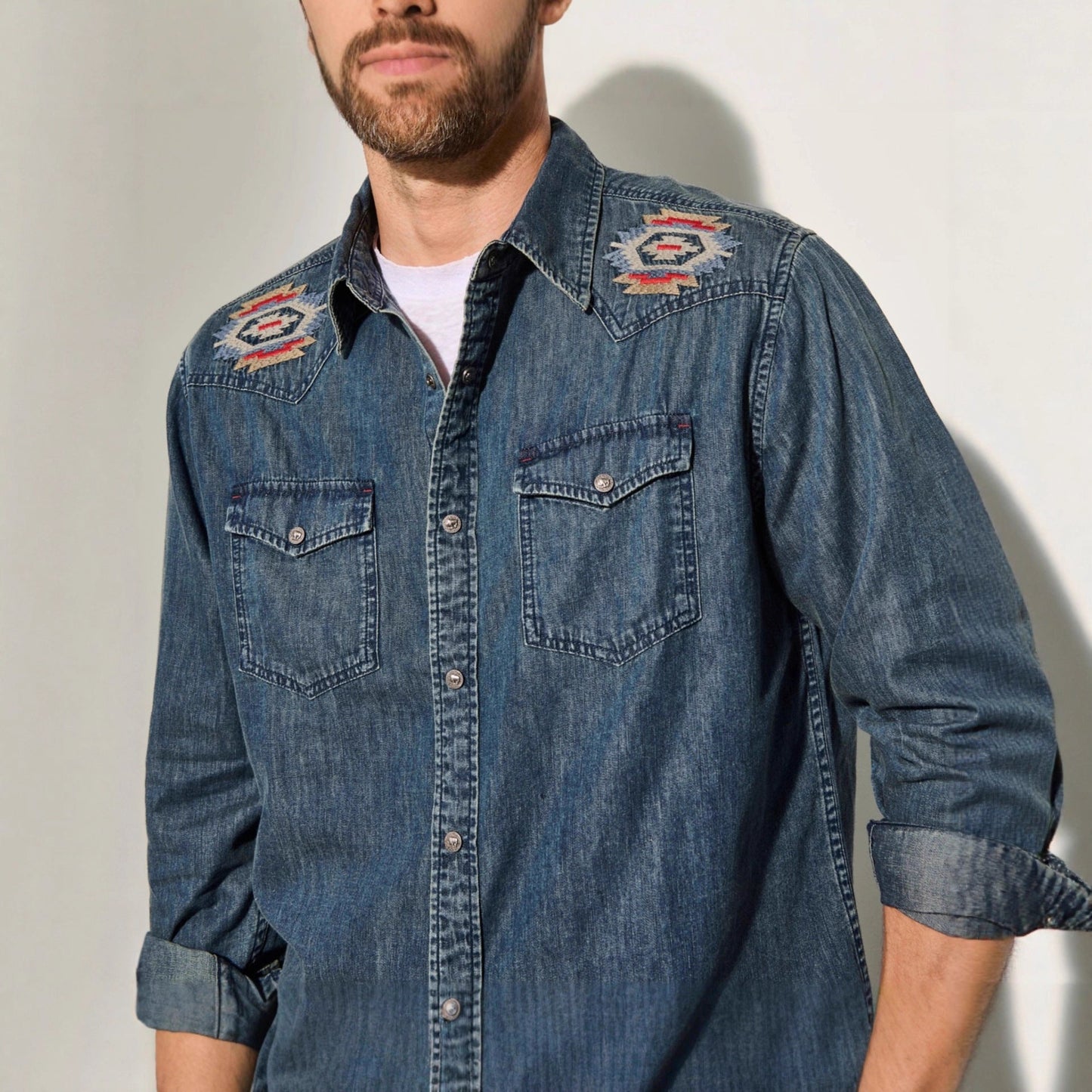 Herren Jeanshemden mit Stickdesign Modern Berlin Style
