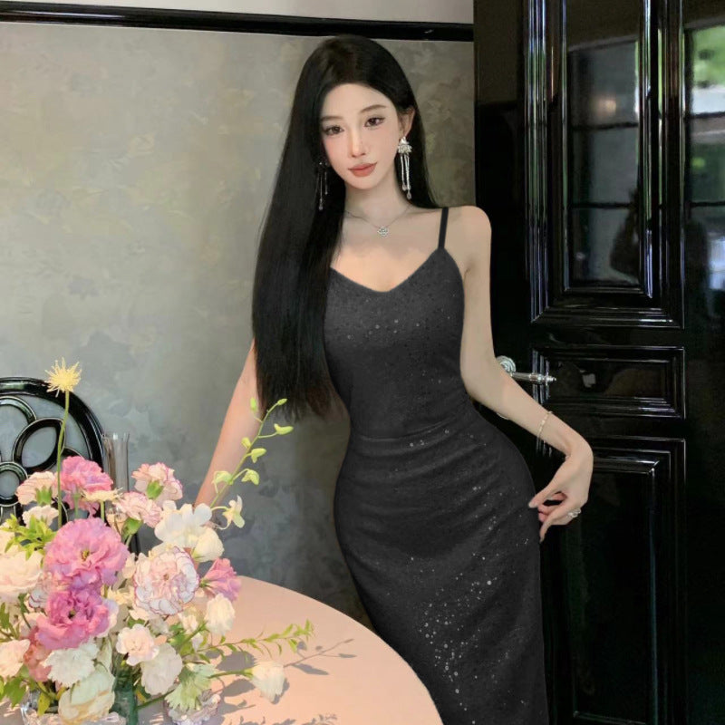 Fließendes Slipdress mit Pailletten, hoher Taille von BerlinGlamour