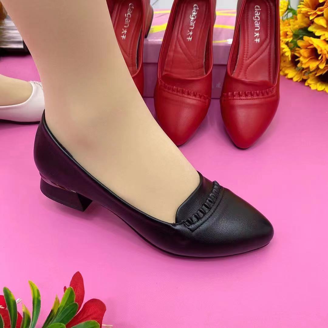 Elegante Damen Ballerinas mit Absatz und dezentem Design - BerlinGlamour