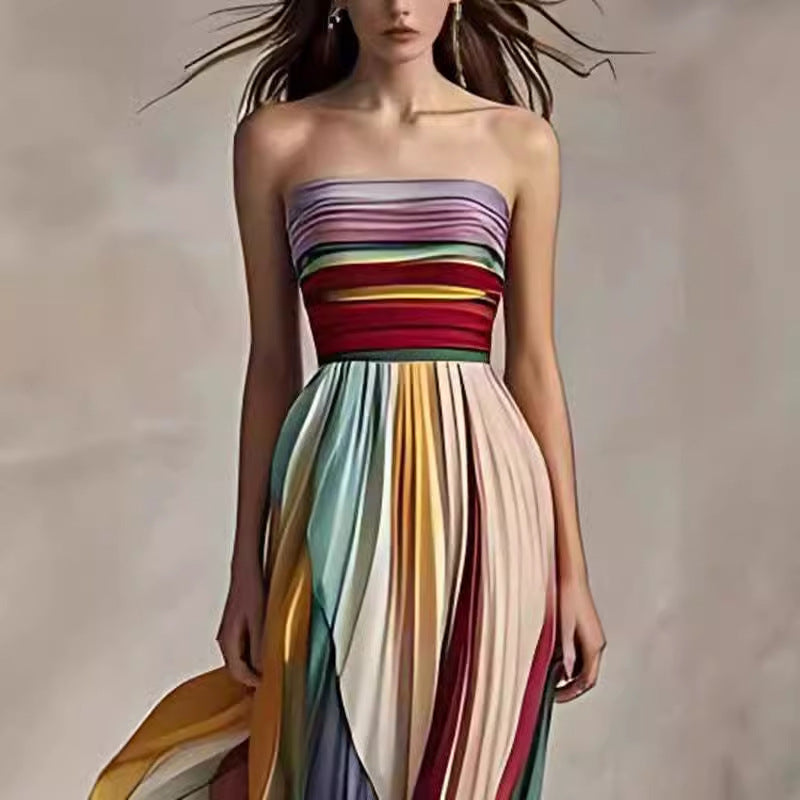 Elegantes Trägerloses Maxikleid Mit Falten