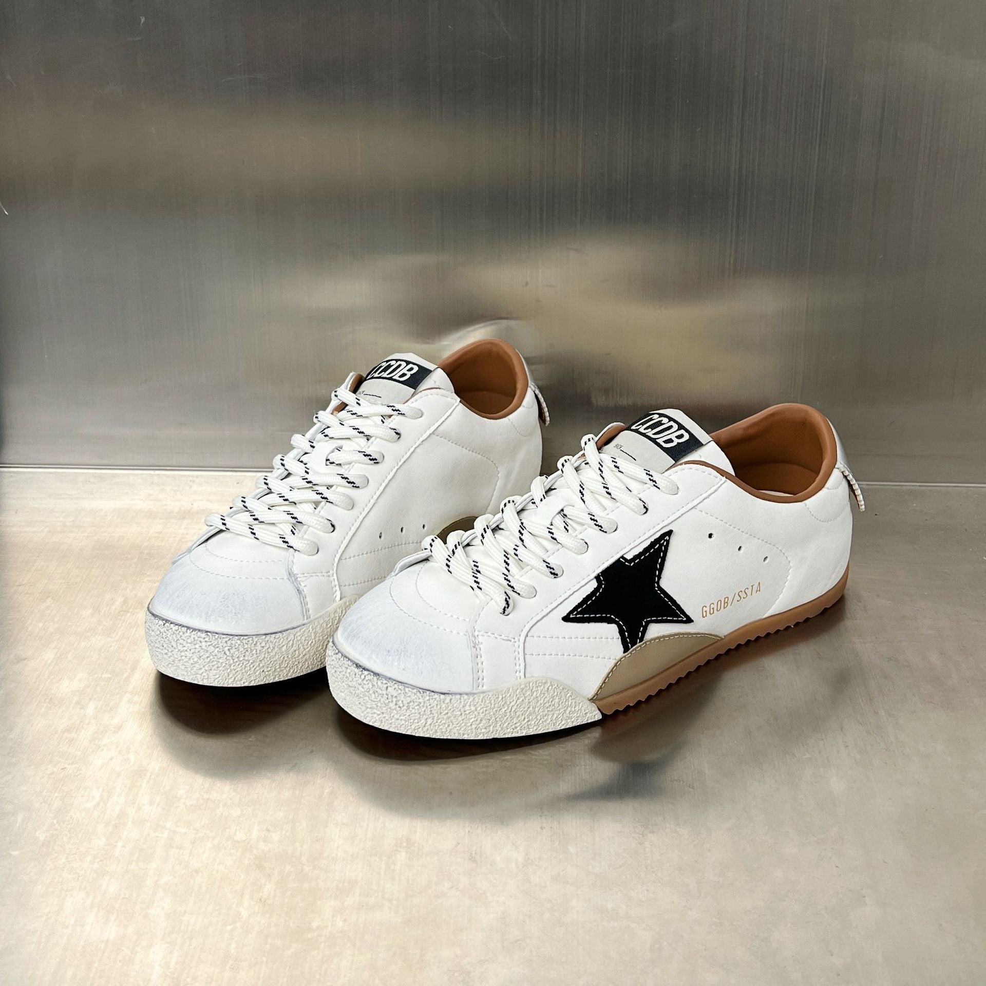Damen Sneaker Sportlich Stern Detail Dämpfung - BerlinGlamour