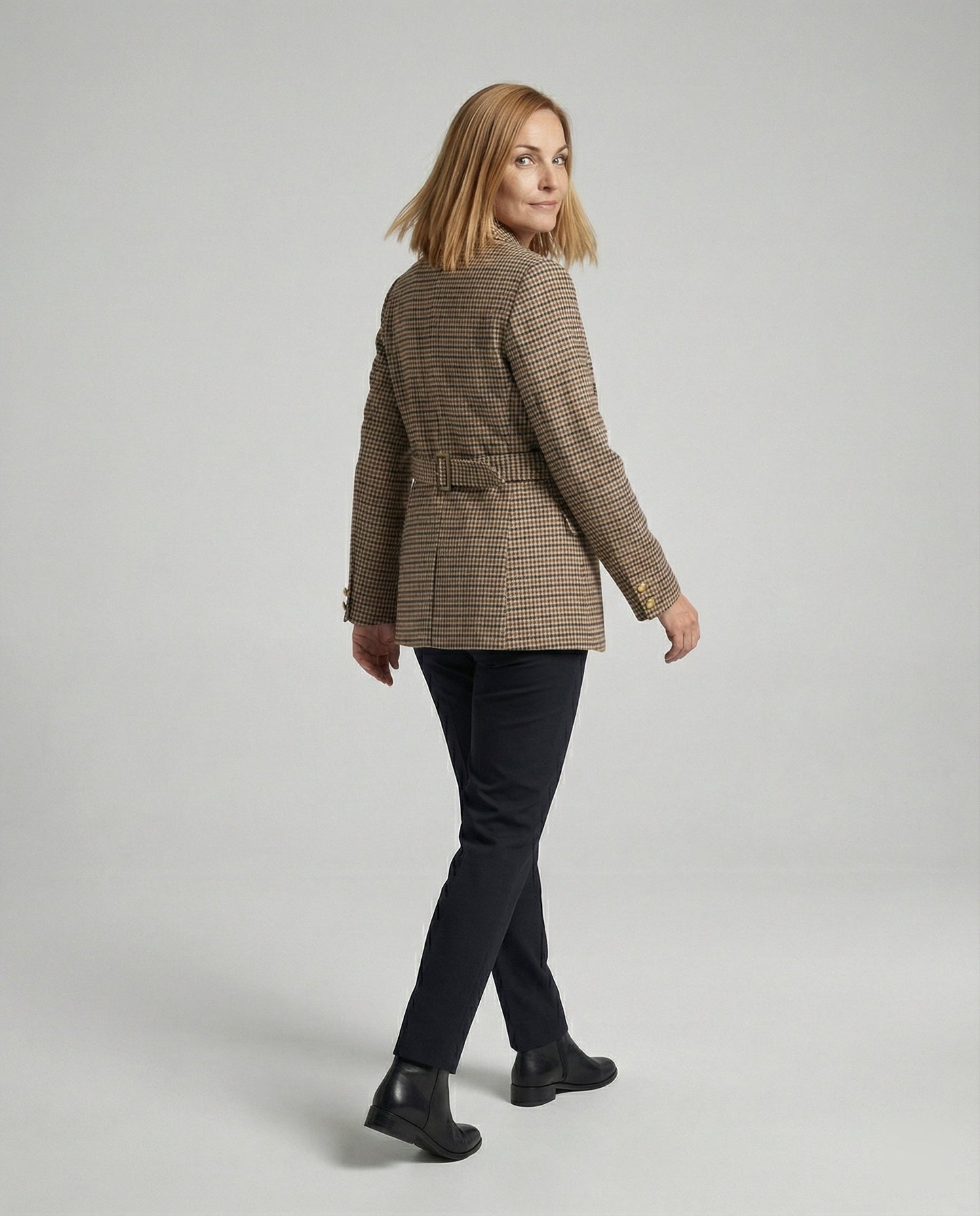 Elegante Damen Blazerjacke Golden Knöpfe Modern