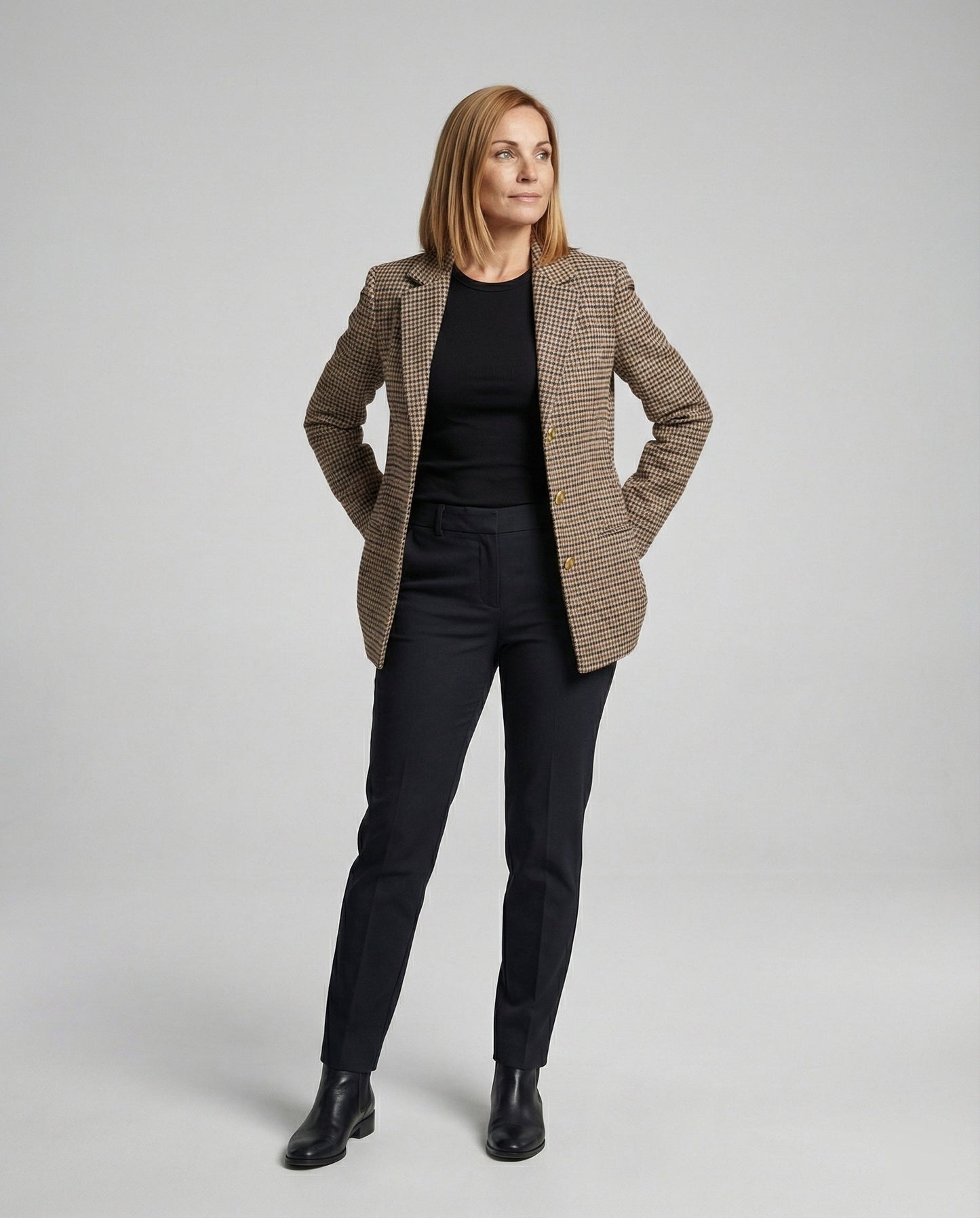 Elegante Damen Blazerjacke Golden Knöpfe Modern