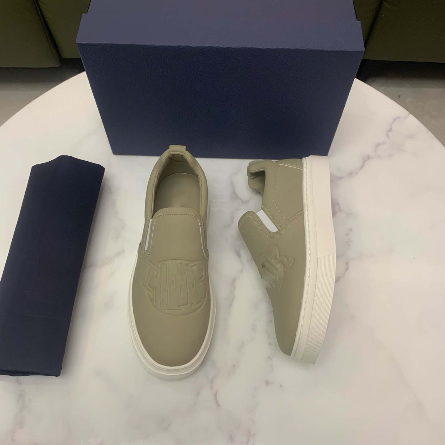 Damen Sneaker Slip-On Weite Passform Rutschfest