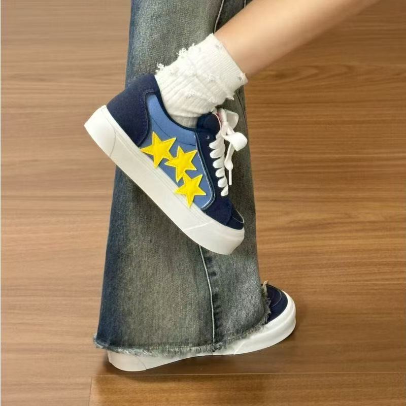 Damen Sneaker Sternen Applikation Comfort Sohle - BerlinGlamour