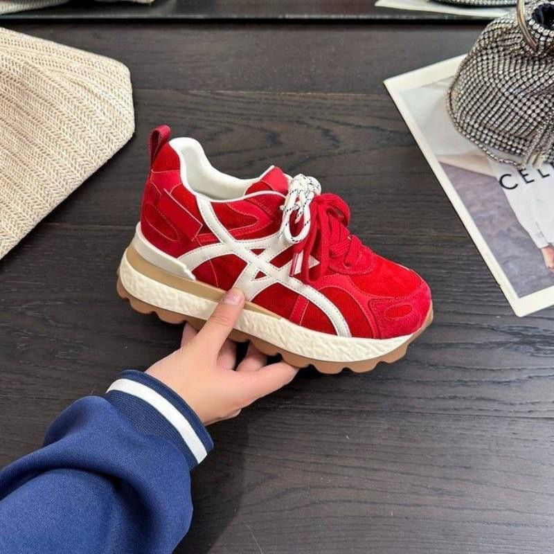Damen Sneaker Sportlich mit dicker Sohle und Wildleder-Obermaterial - BerlinGlamour