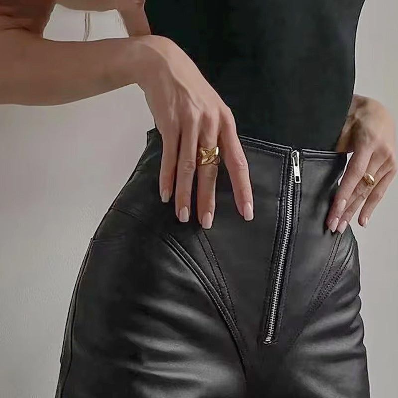 Damen Hose Hochgeschnitten Kunstleder Schwarz - BerlinGlamour