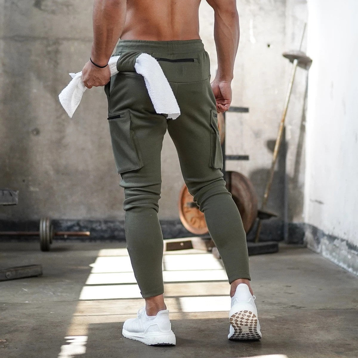 Herren Jogginghose Sportlich Slim Fit mit Reißverschlusstaschen