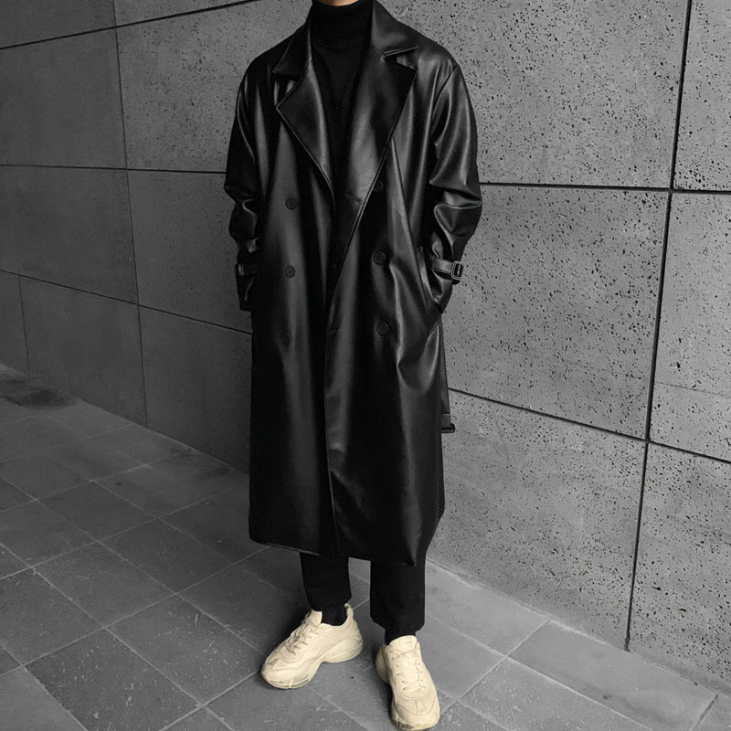 Moderne Longtrenchcoat mit elegantem Design und hochwertigem Material. Perfekt für den modebewussten Herren, der einzigartige und stilvolle Erscheinung sucht. - BerlinGlamour