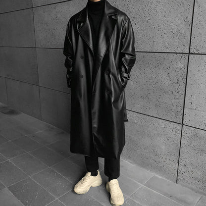 Moderne Longtrenchcoat mit elegantem Design und hochwertigem Material. Perfekt für den modebewussten Herren, der einzigartige und stilvolle Erscheinung sucht. - BerlinGlamour