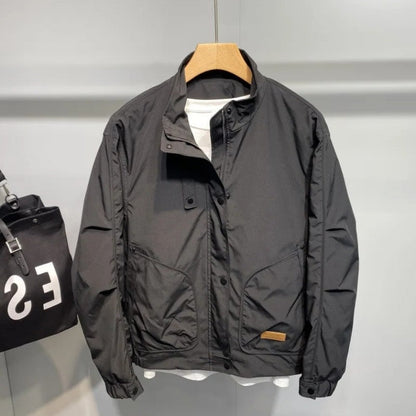 Herren Übergangsjacke Robust mit verstellbarem Kragen und vielen Taschen - BerlinGlamour