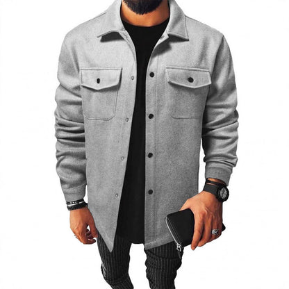 Herren Jackenhemd aus robustem Material mit praktischen Taschen Berlin-Glamour, ideal für den modernen Mann, der Wert auf Qualität und Stil legt. Diese Herren Jackenhemd aus robustem Material bieten ein