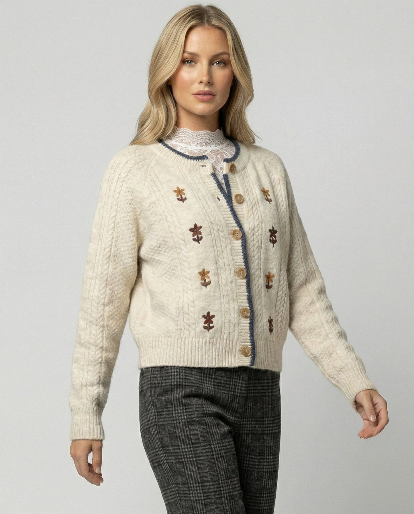 Damen Strickcardigan Weich mit Puffärmeln und Floralem Muster - BerlinGlamour