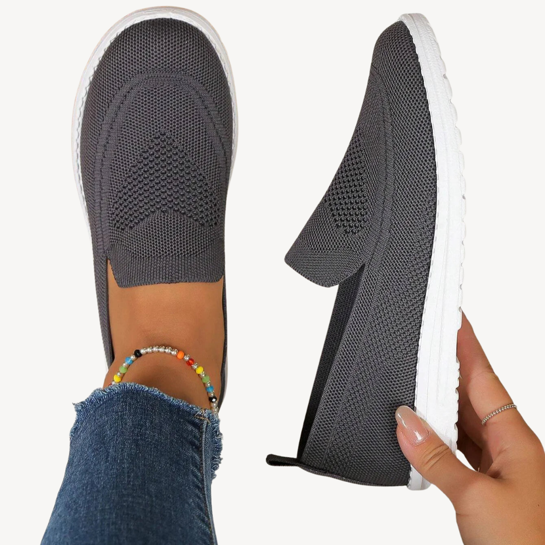 Orthopädische Slip-On-Sneakers aus Strick für Damen | Loravelle 0