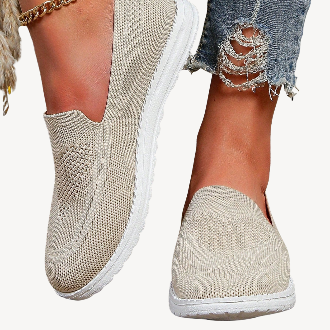 Orthopädische Slip-On-Sneakers aus Strick für Damen | Loravelle 2
