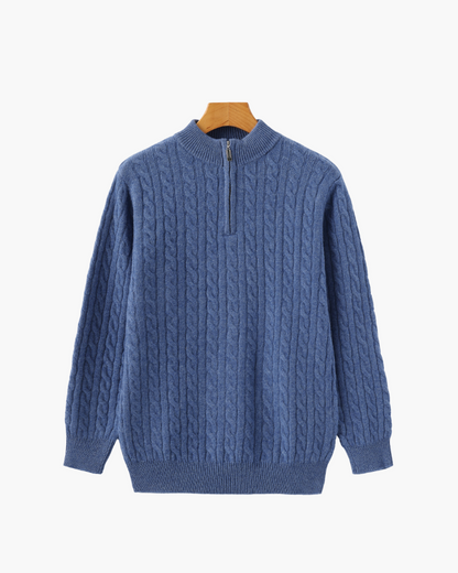 Blauer Pullover Zopfmuster mit Wildleder Loafer Passendes Herren Outfit