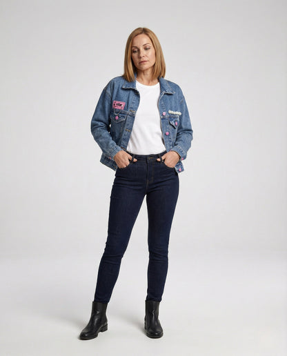 Damen Jeansjacke Casual Fit mit Nieten und Applikationen - BerlinGlamour
