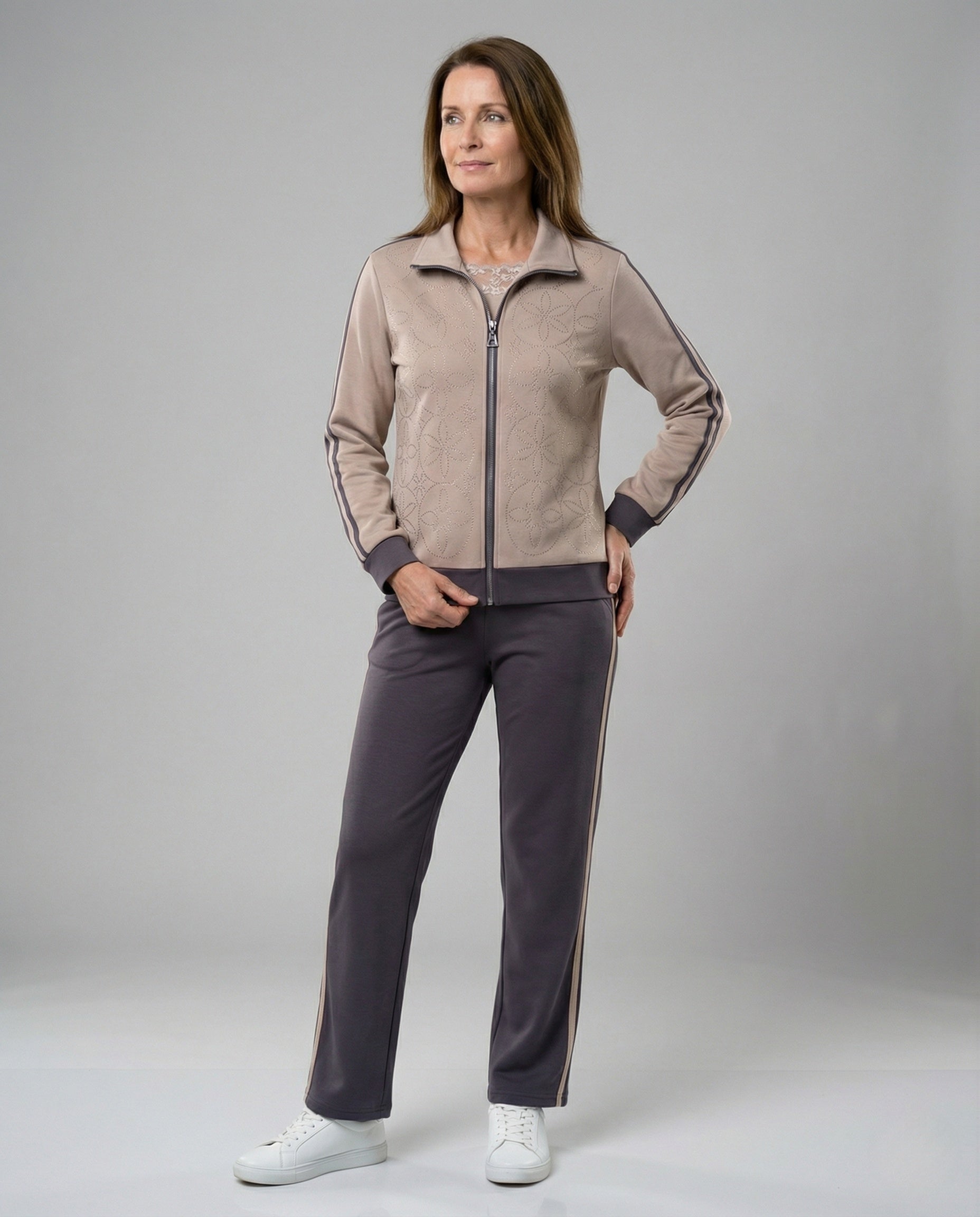 Sportliche Frauen-Trainingshose mit Blumenmuster und Reißverschlussjacke - BerlinGlamour