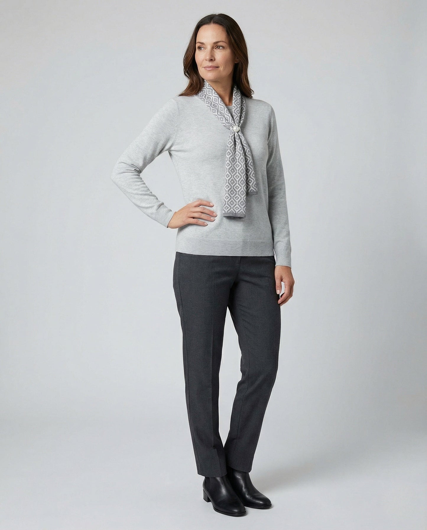 Damenschal-Pullover mit Perlen-Schmuck und Rautenmuster - BerlinGlamour
