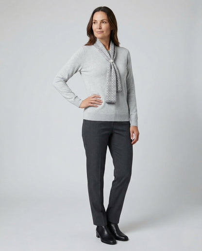 Damenschal-Pullover mit Perlen-Schmuck und Rautenmuster - BerlinGlamour