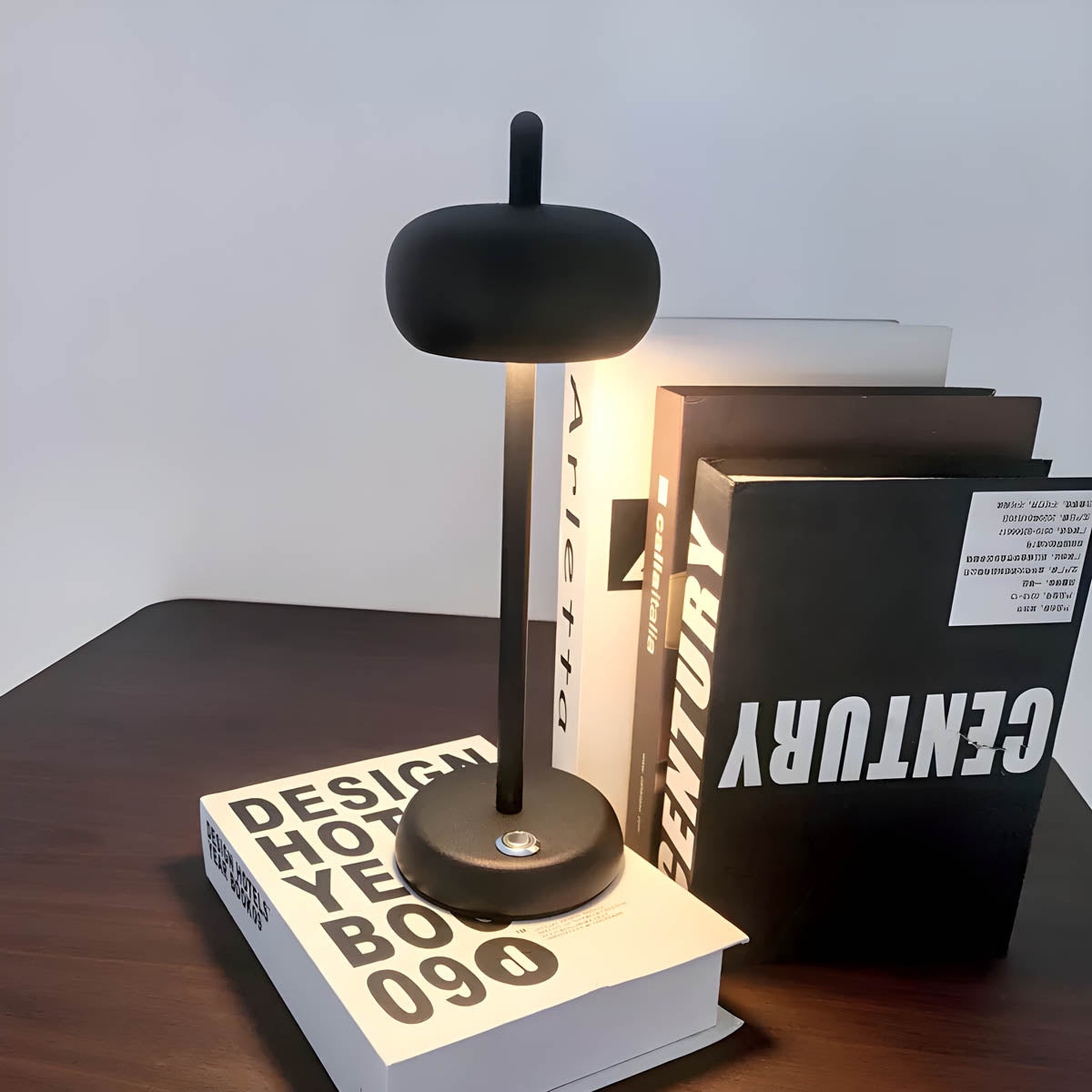 Moderne Tischlampe mit LED Licht und Elegantes Design