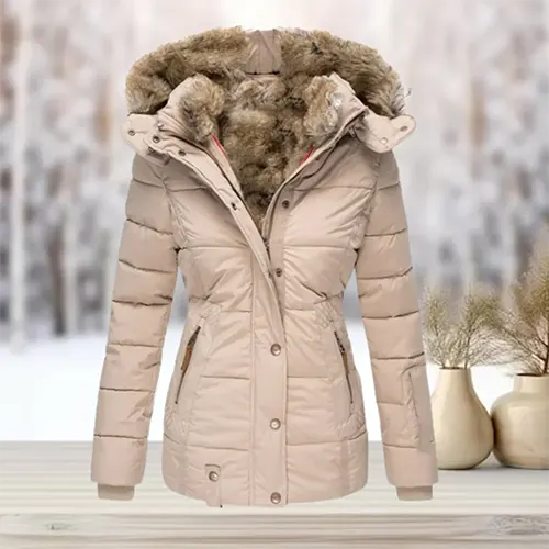 Schlichtes, stilvolles Winterkleid von BerlinGlamour