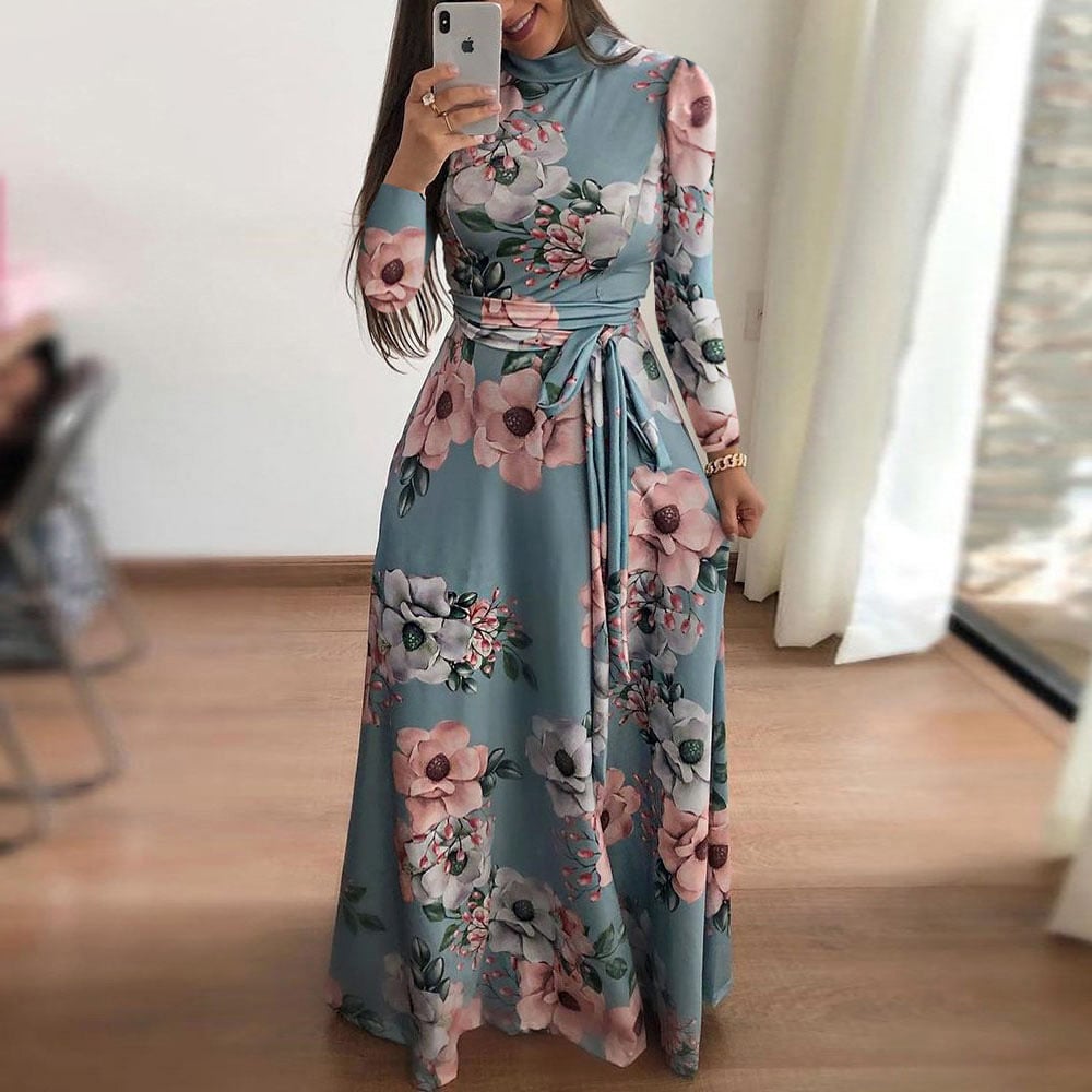 Kurzes Rosenkleid mit Blumenmuster
