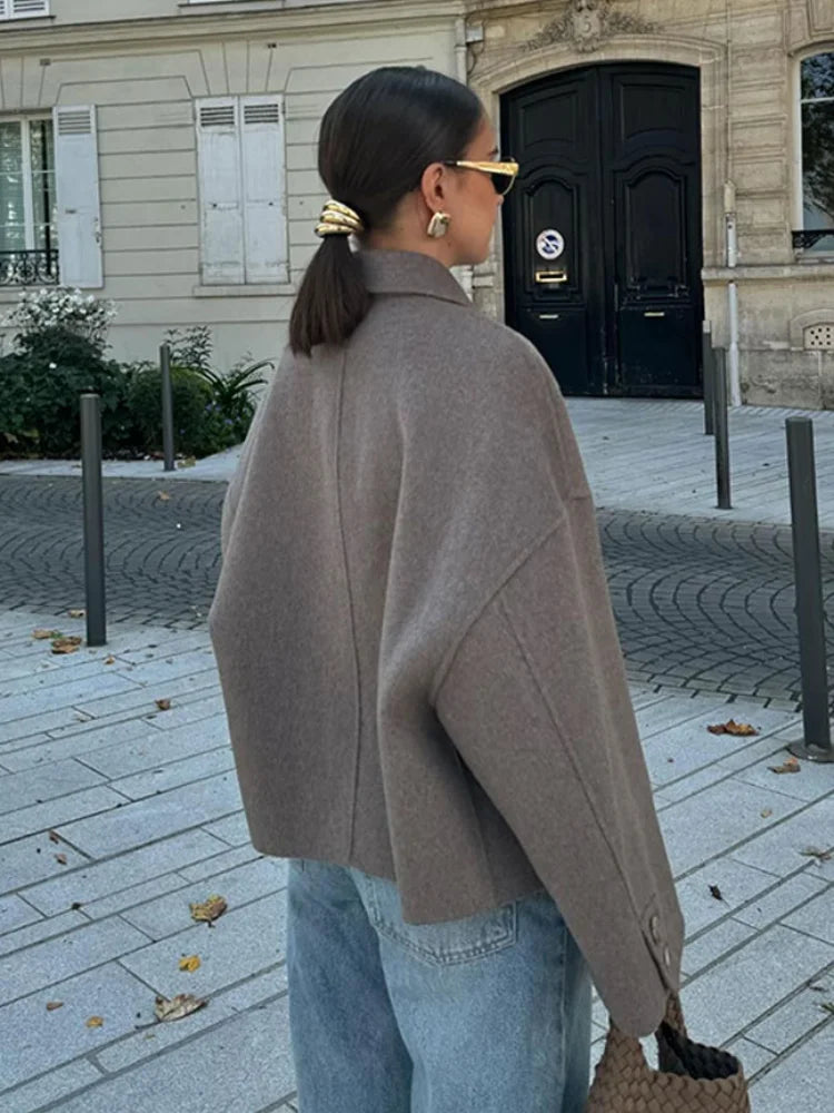 Seitenansicht Mirelda Damen-Kurzjacke in Taupe