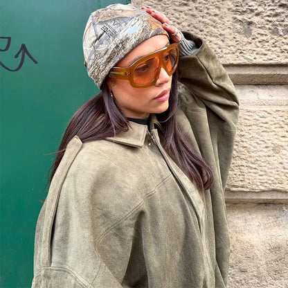 Valeria Jacke in Grun mit Suede-Look und Oversized Passform
