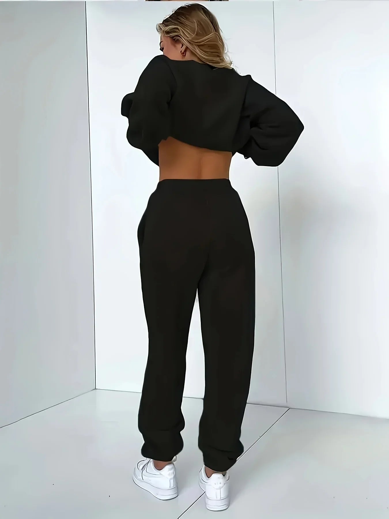 Rückansicht Lounge Set Damen in Schwarz, elastischer Bund
