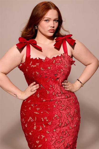 Elegantes Maxikleid mit Spitze und Schleifen