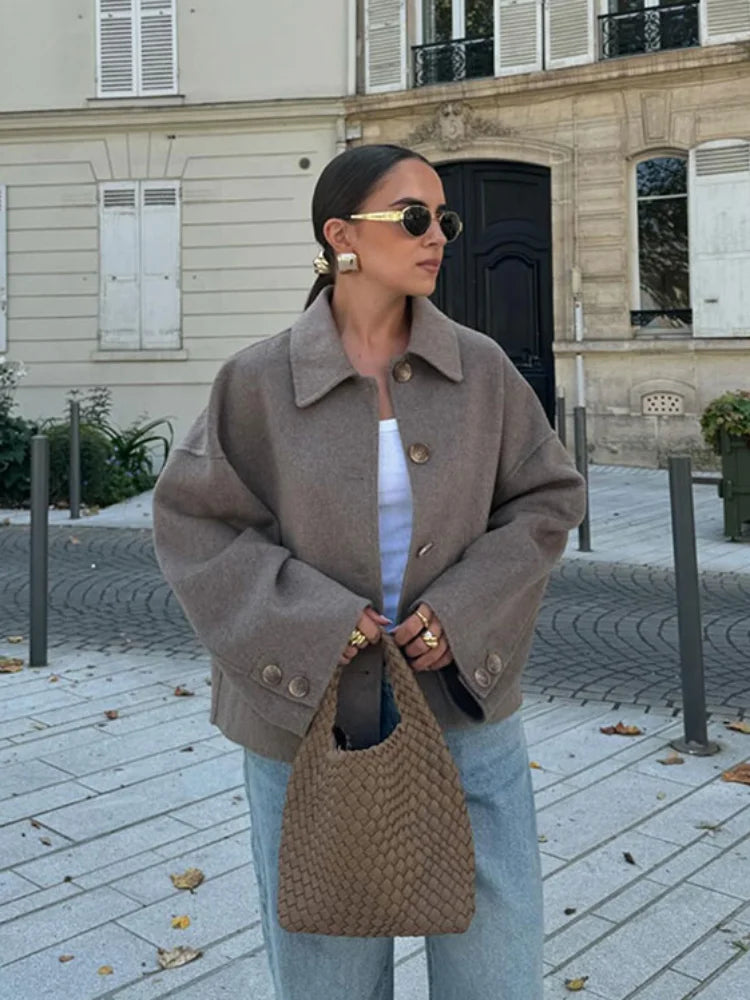 Damen Kurzjacke Oversize Cropped Fit mit Trendigen Knöpfen - BerlinGlamour