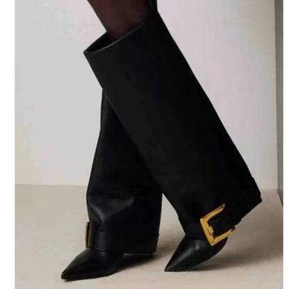 Velmira High Fashion Stiefel Schwarz mit Goldschnalle
