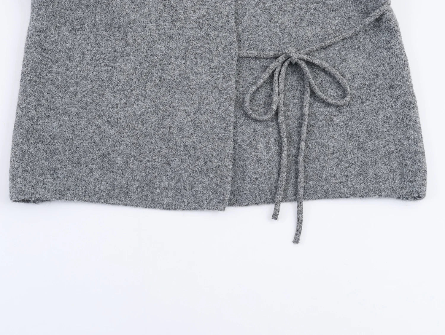 Detailansicht Wickelweste für Damen mit Knopf und Taillenband