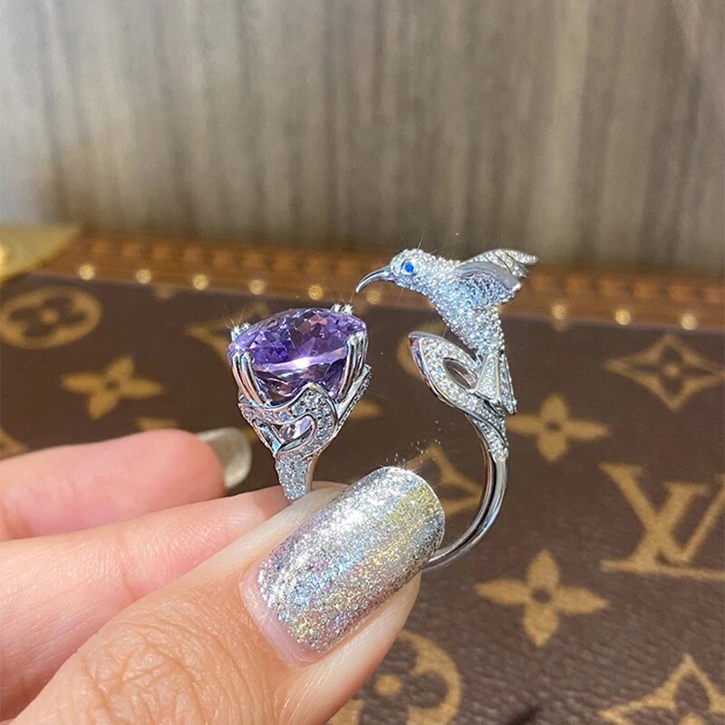 Edelstein Ring mit Hummingbird Motiv Elegant