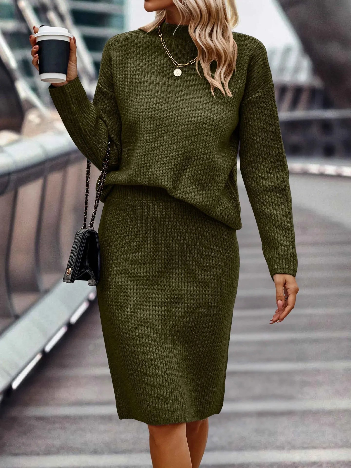 Amoura - Elegantes Pullover-Rock-Set für kühle Tage