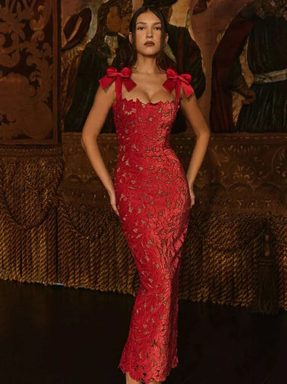 Elegantes Maxikleid mit Spitze und Schleifen - BerlinGlamour