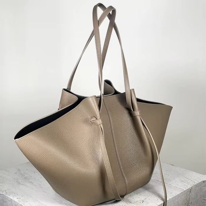 Avoria große Handtasche mit Schleifendetail in Beige

