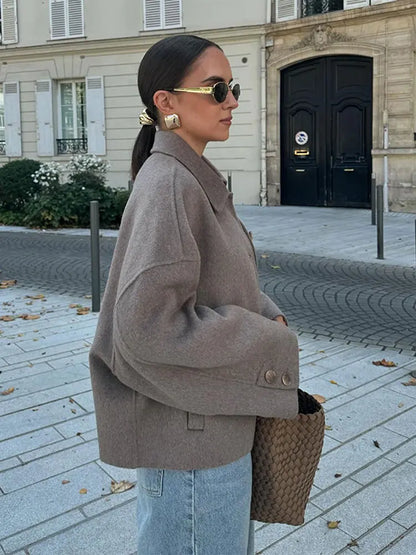 Mirelda Damen-Kurzjacke in Elfenbein mit Knopfdetails