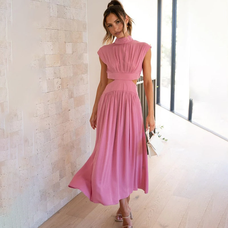Damenkleid mit plissiertem Rollkragen und Ausschnitt