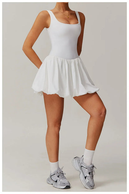 Damen Einteiler Sportlich mit Rocklook und Shorts