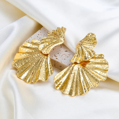 Goldene Statement Ohrringe mit Silber Akzent