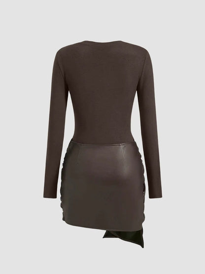 Kurzes Minikleid mit veganem Leder-Effekt Figurbetont