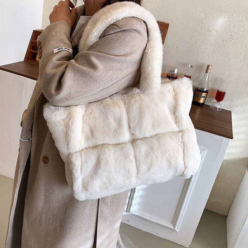 Weiche Plüsch Handtasche Damen Winterlich Elegant - BerlinGlamour