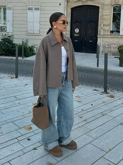 Rückansicht Mirelda Damen-Kurzjacke in Taupe