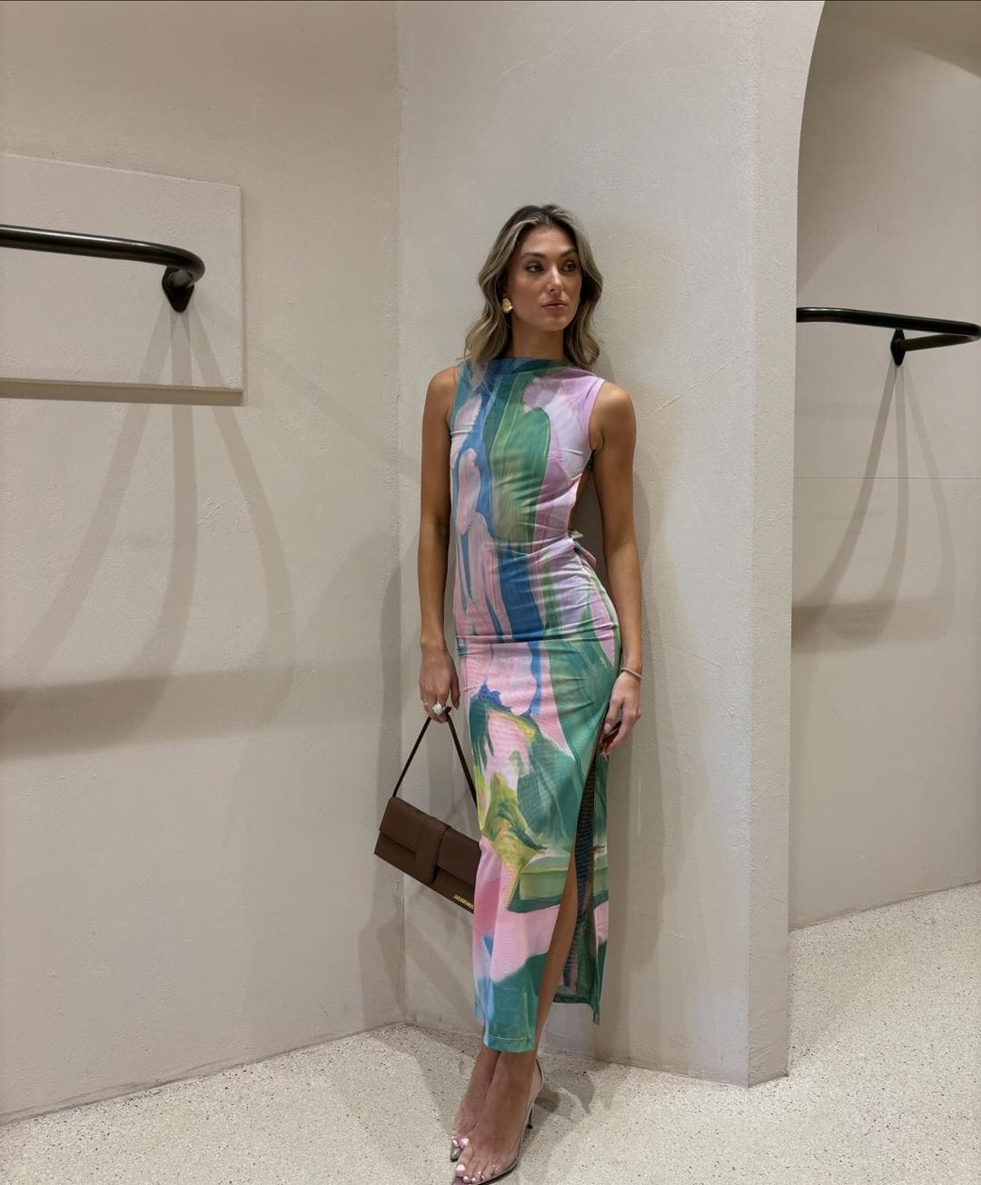 Weibliches Maxikleid mit tiefem Rückenausschnitt Elegant